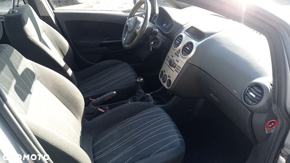 Opel Corsa 1.2 16V Enjoy - 40