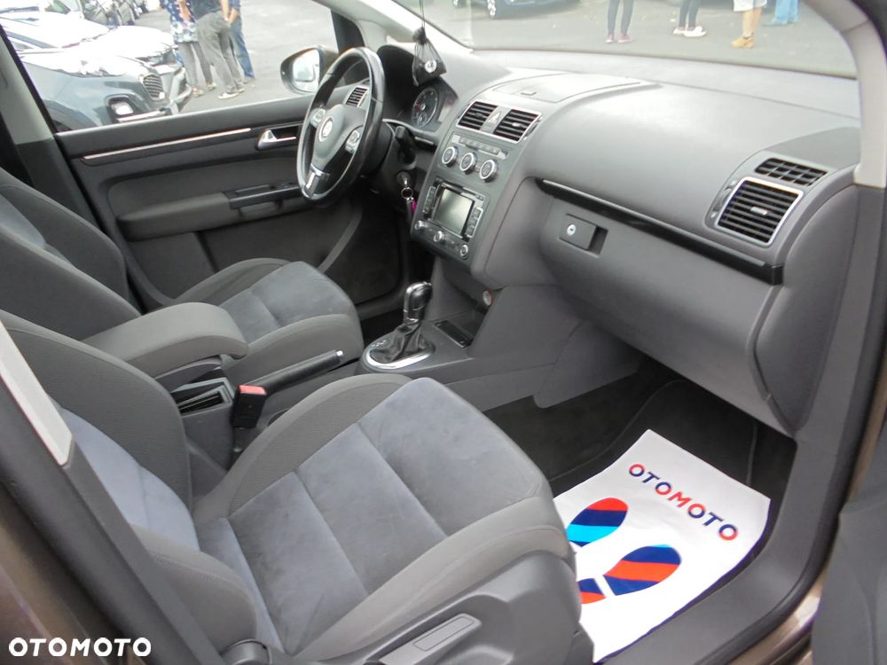 Volkswagen Touran 2.0 TDI DPF BlueMotion Technology DSG Highline - 13