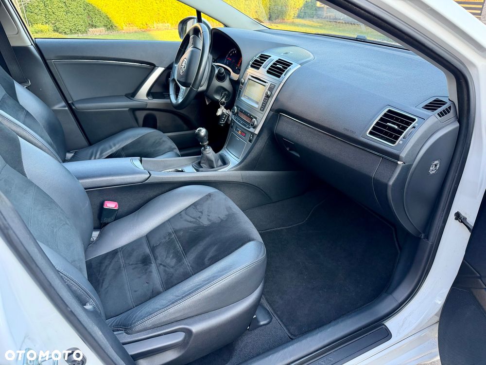 Toyota Avensis 1.8 Sol NAVI - 27