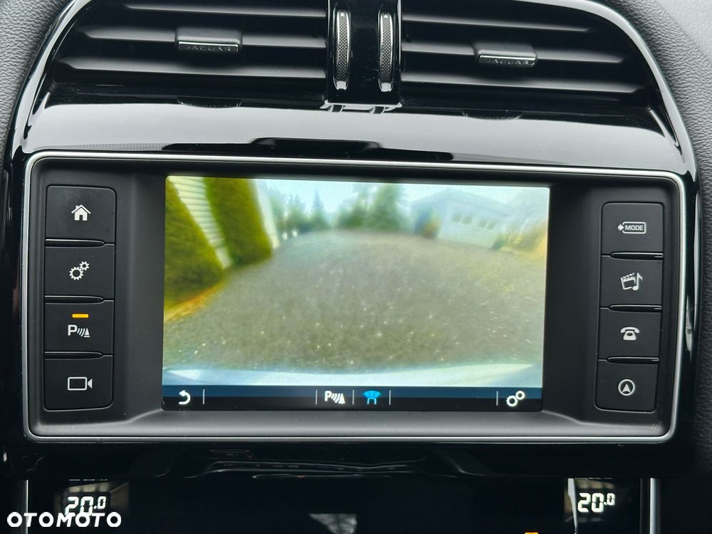 Jaguar XE 20d R-Sport - 18