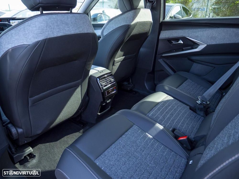 Peugeot E-5008 73 kWh Allure - 24