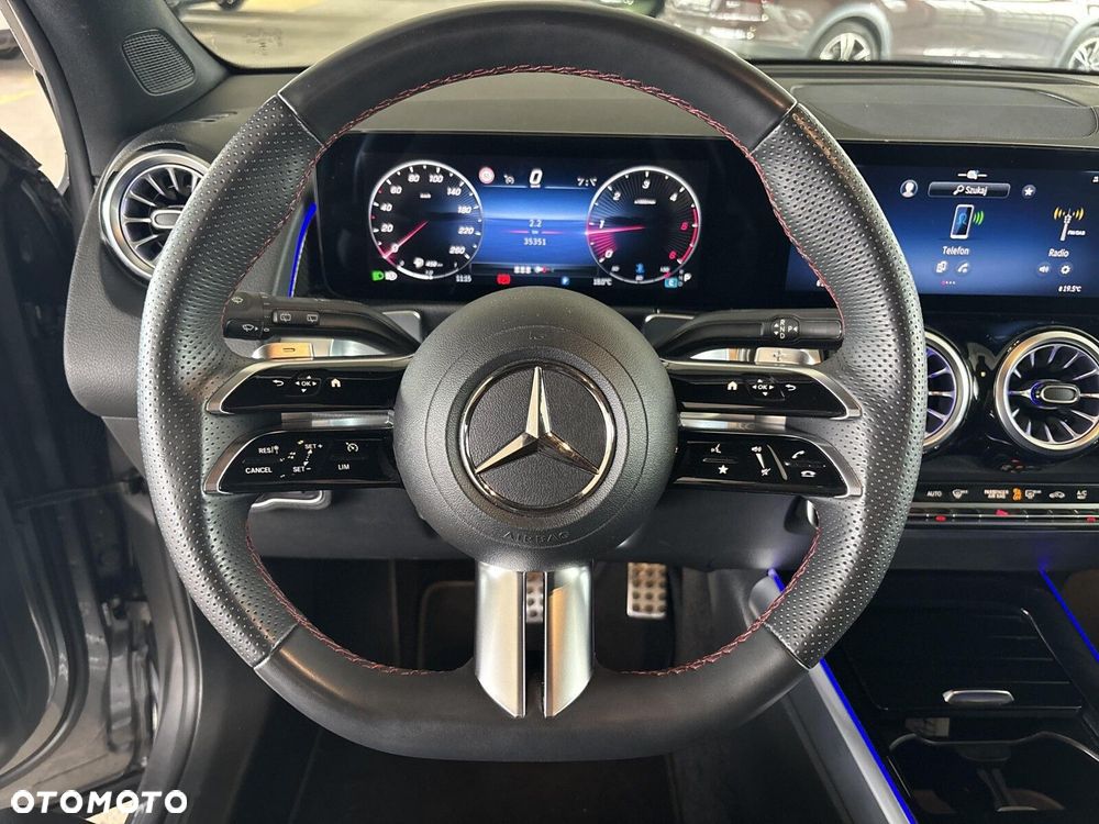 Mercedes-Benz GLB - 11