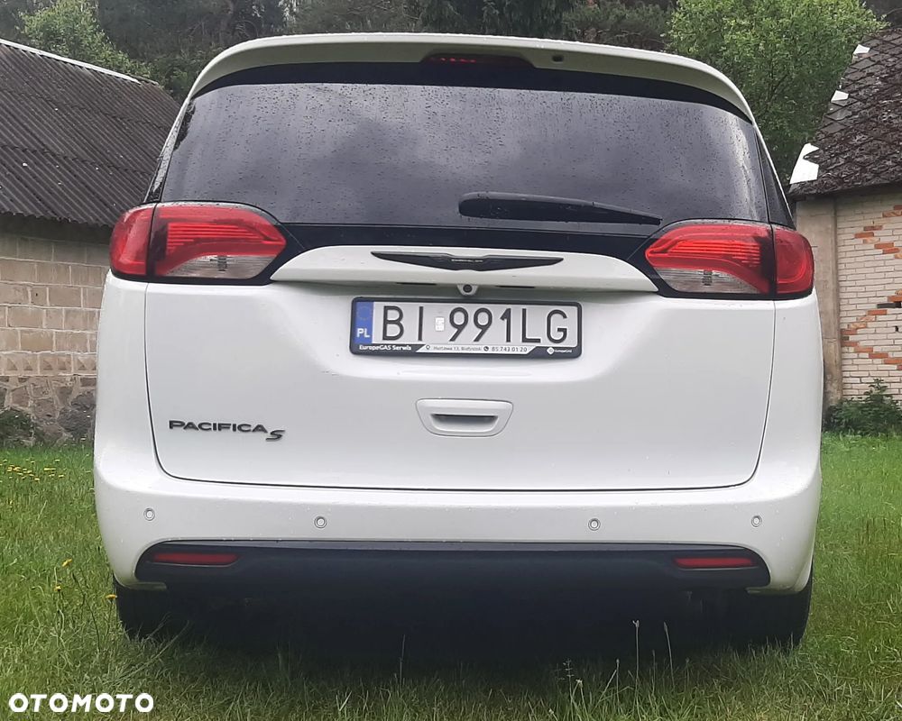 Chrysler Pacifica - 10