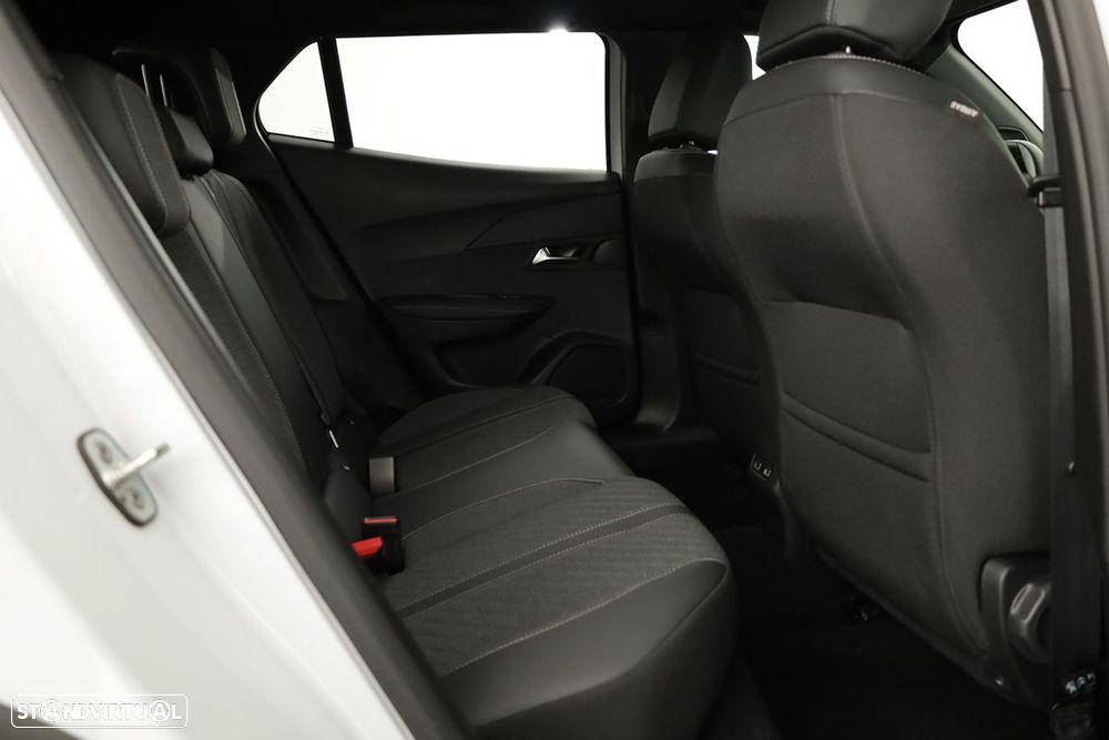 Peugeot 2008 1.2 Allure - 21