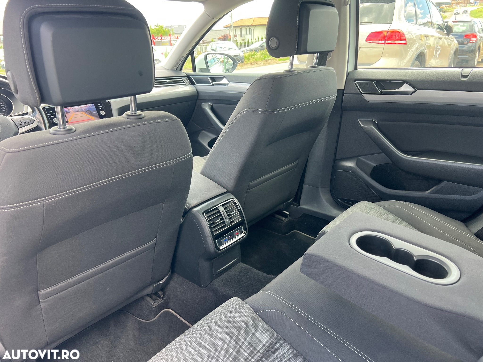 Volkswagen Passat 2.0 TDI Comfortline - 8