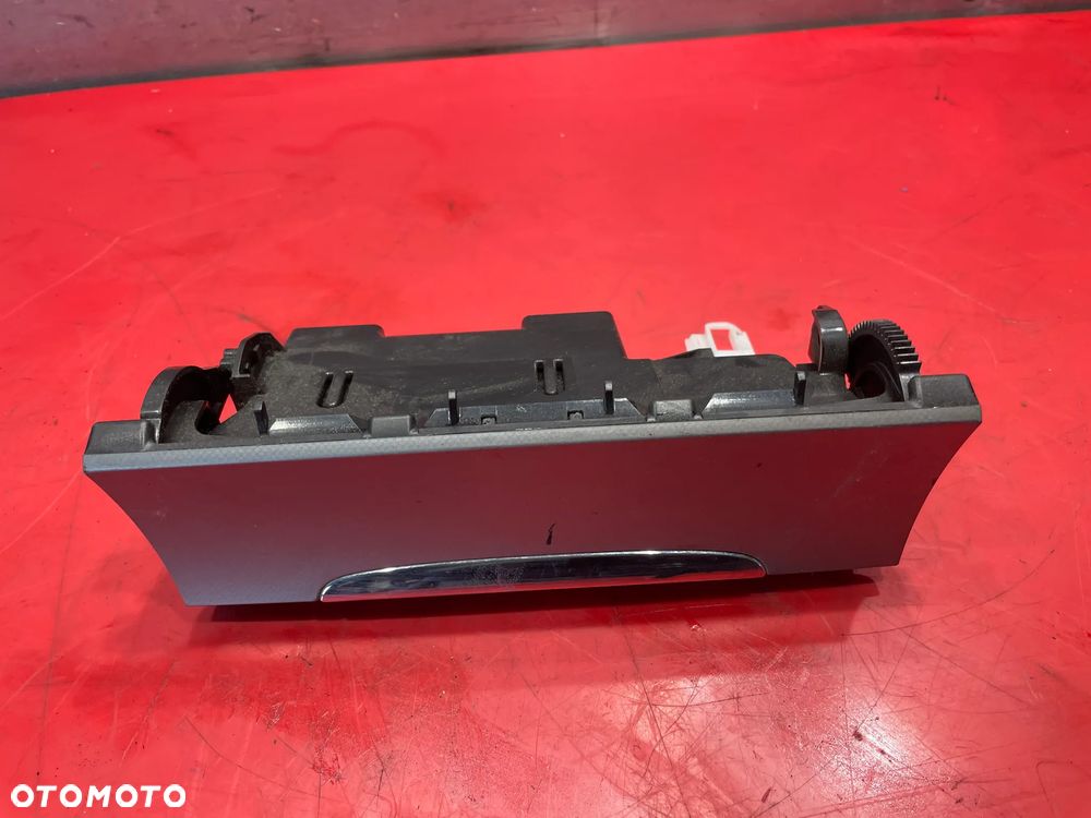 PASSAT B6 POPIELNICZKA 3C0863284