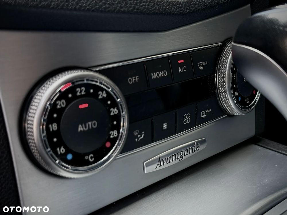 Mercedes-Benz Klasa C 180 CGI Automatik BlueEFFICIENCY Avantgarde - 21