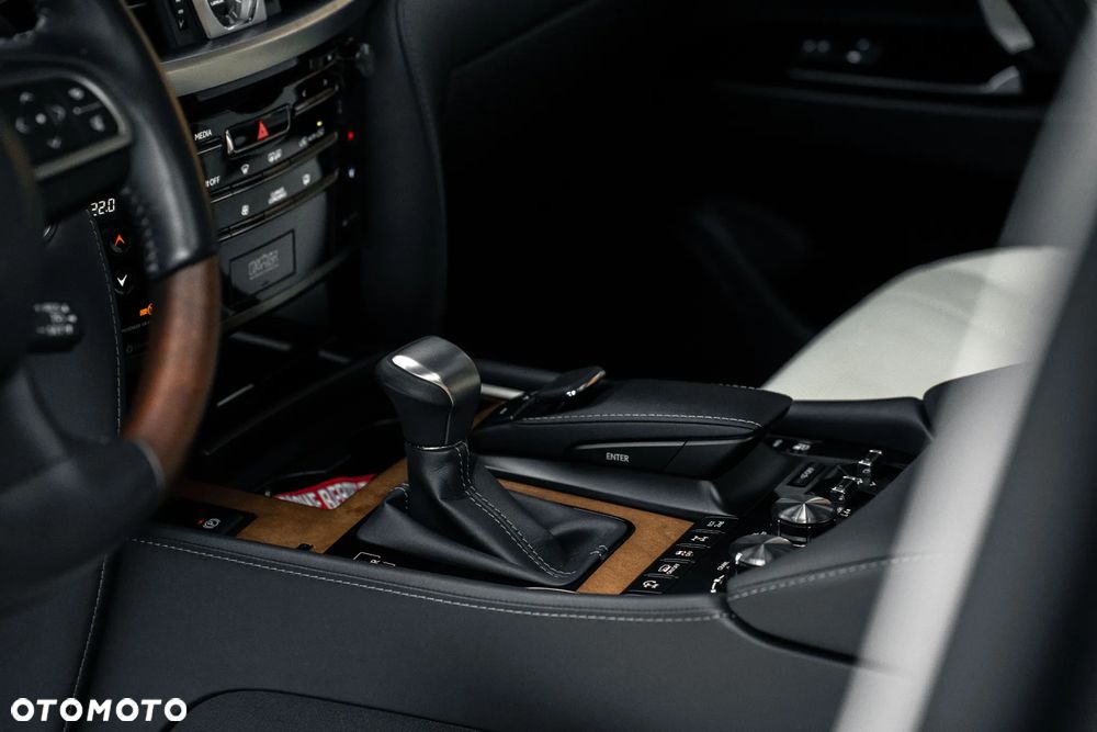 Lexus LX - 16