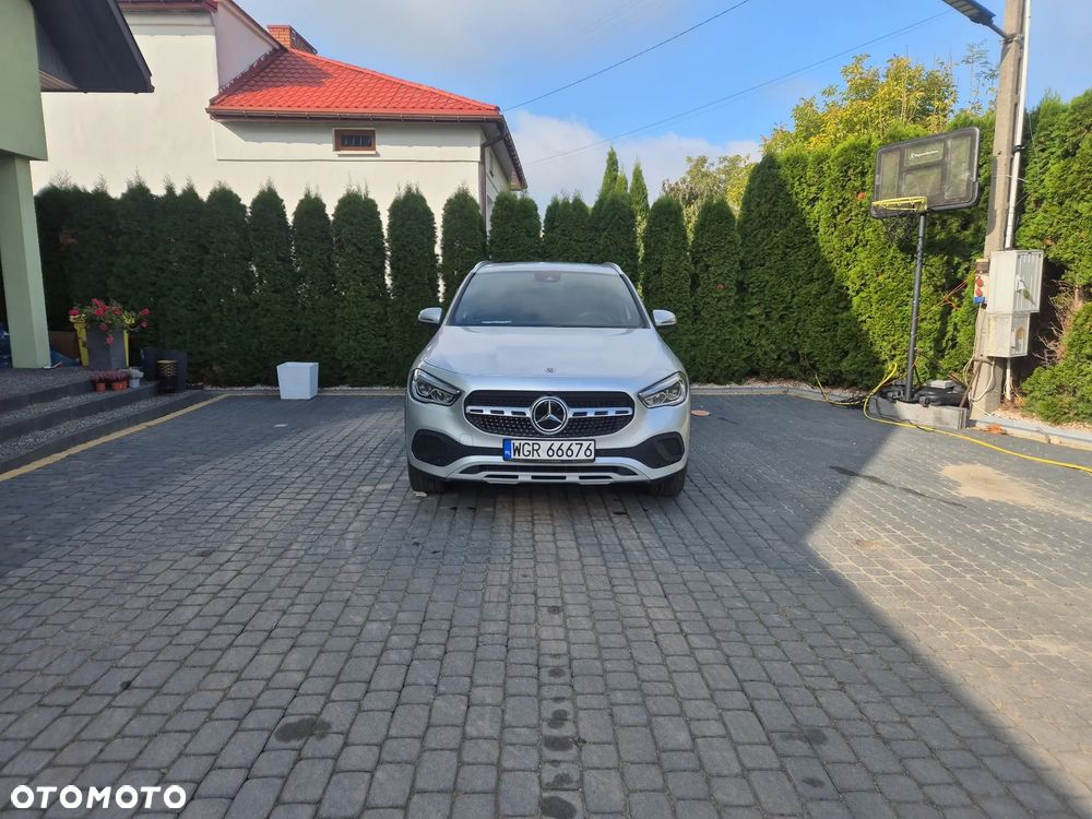 Mercedes-Benz GLA - 4