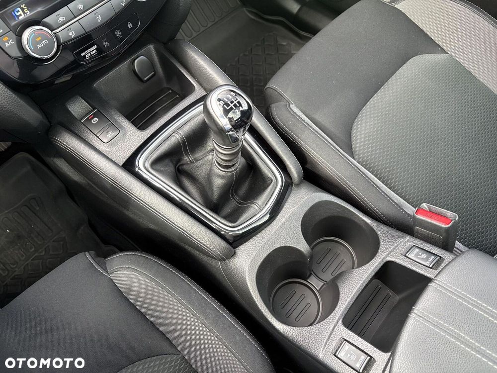 Nissan Qashqai 1.3 DIG-T N-Connecta - 23