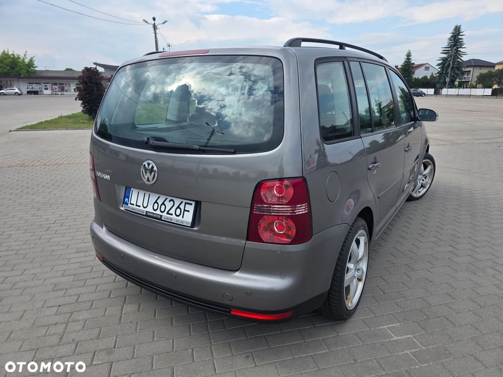 Volkswagen Touran - 9