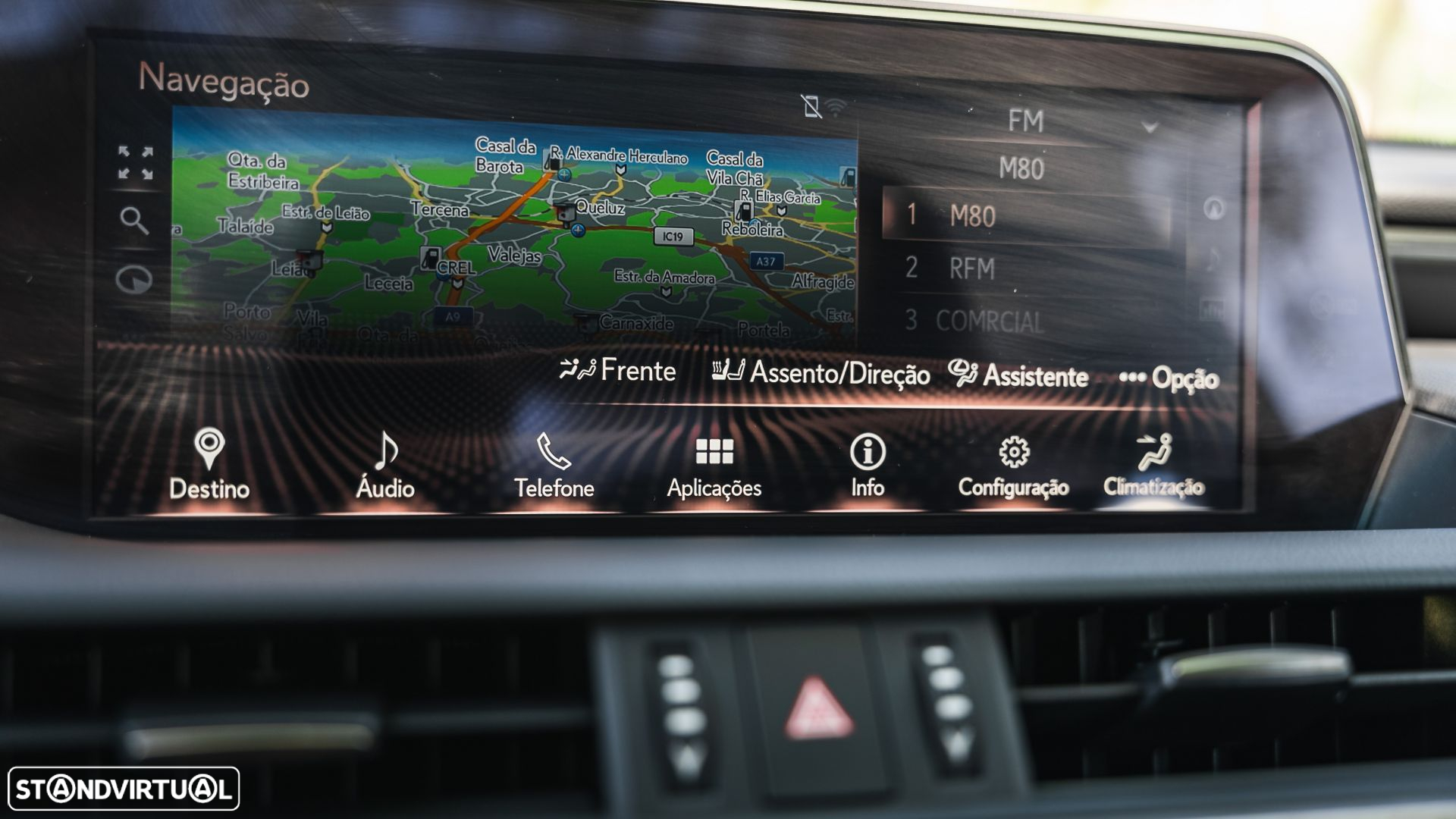 Lexus ES 300h Special Edition - 37