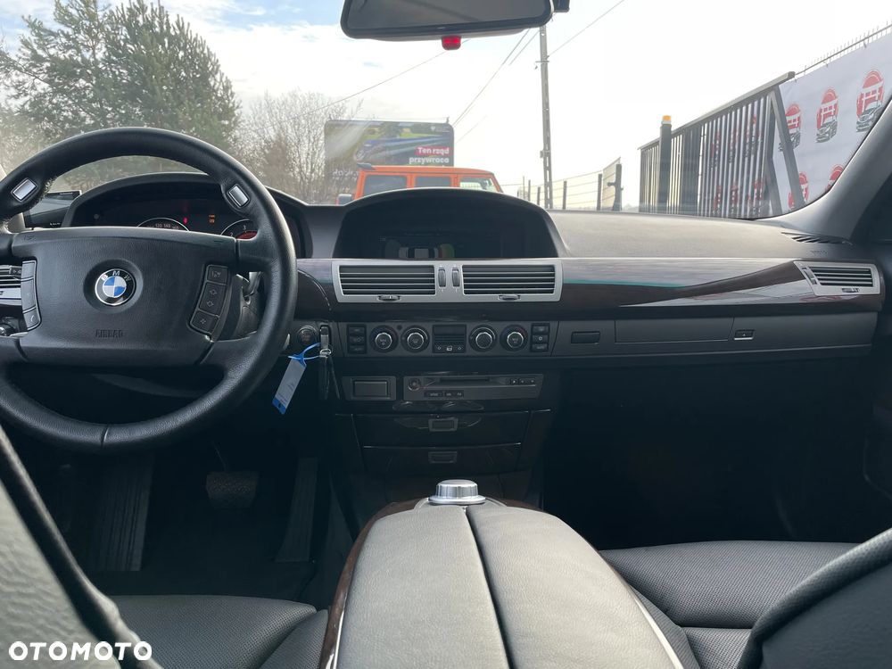 BMW Seria 7 750i - 26