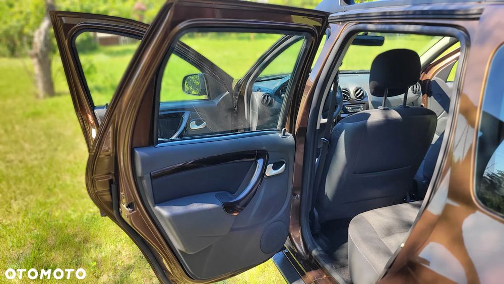 Dacia Duster 1.6 Laureate 4x4 - 21