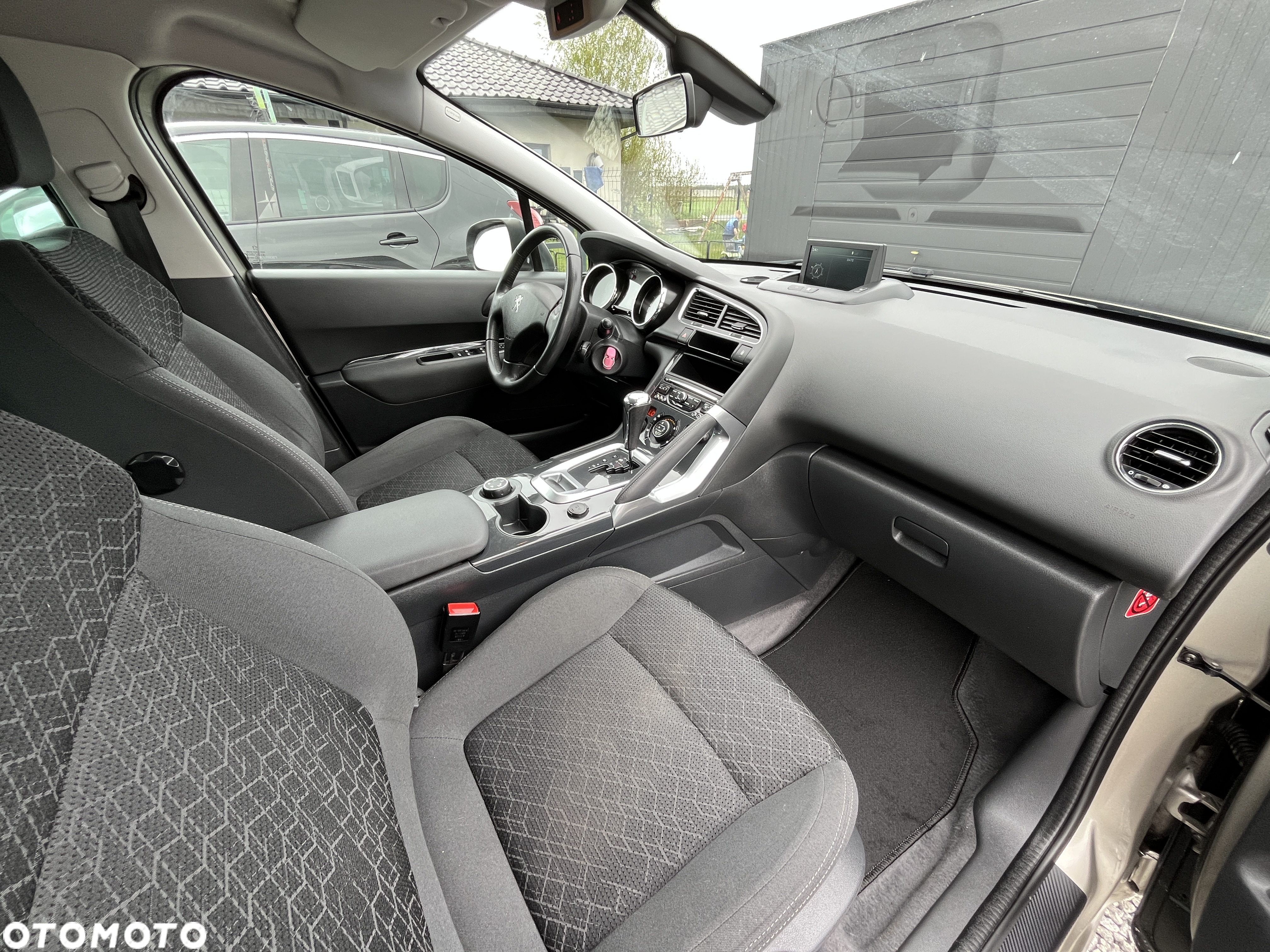Peugeot 3008 1.6 BlueHDi Active S&S EAT6 - 10