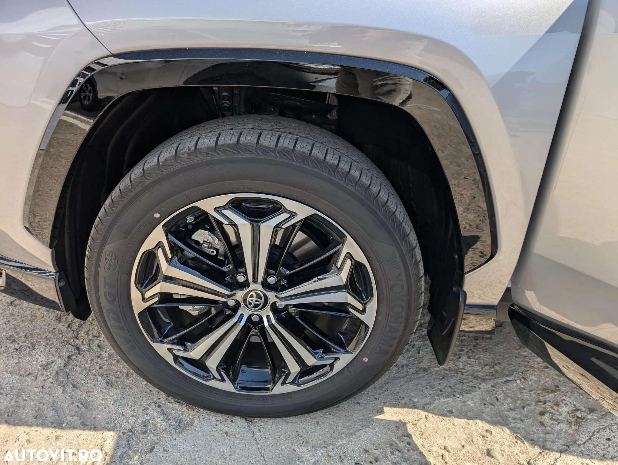 Toyota RAV4 2.5 PHEV VVT-iE 4x4 Style Bi-Tone - 12