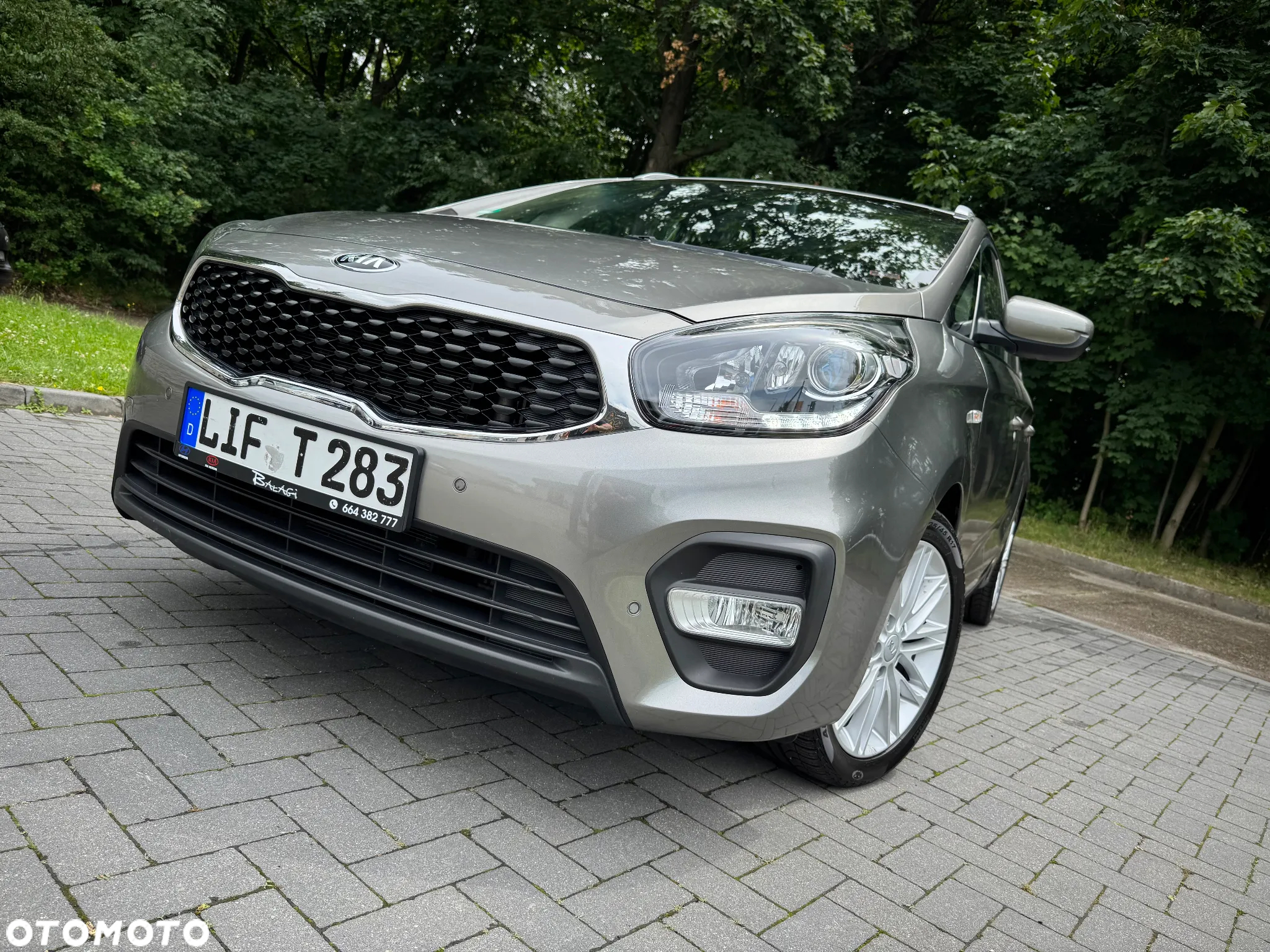 Kia Carens 1.7 CRDi 141 Dream-Team Edition - 2