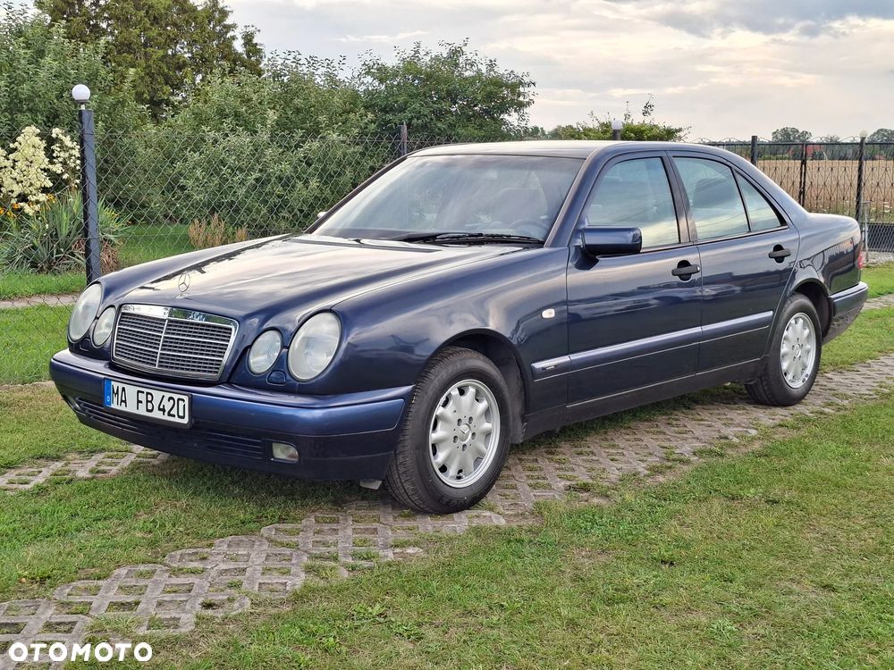 Mercedes-Benz Klasa E 240 Classic - 30
