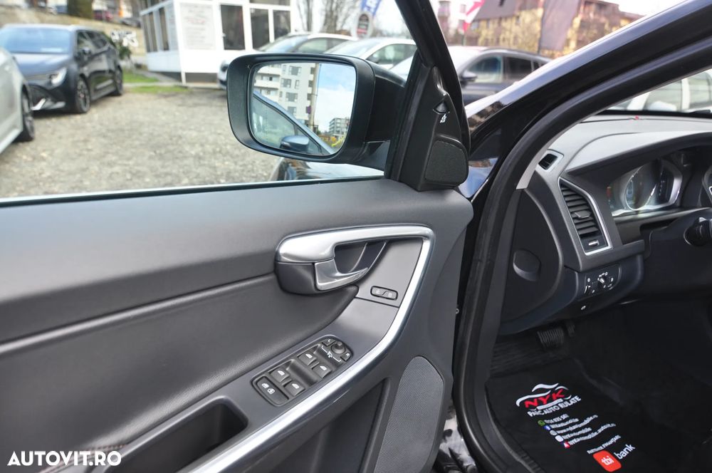 Volvo XC 60 D5 AWD Geartronic Momentum - 16