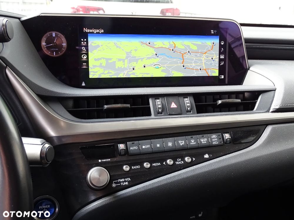 Lexus ES 300h Business Edition + - 8