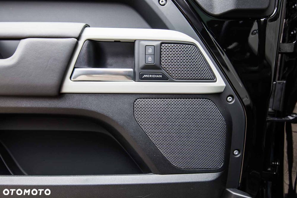 Land Rover Defender 3.0 D300 mHEV X-Dynamic HSE - 13