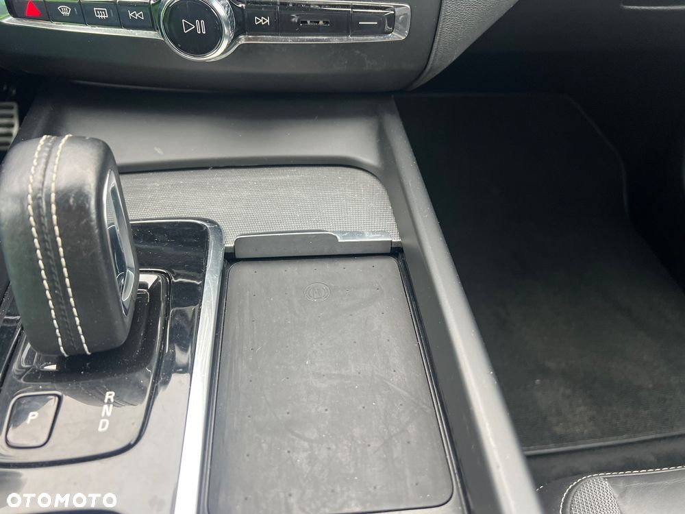 Volvo XC 60 B4 D AWD Plus Dark - 26