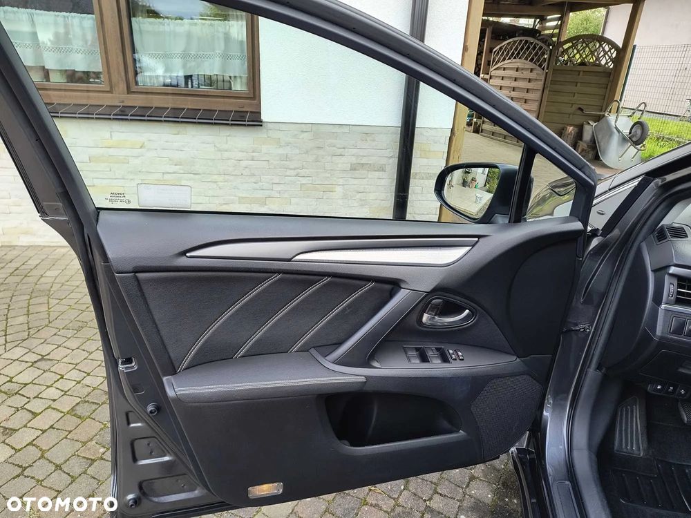 Toyota Avensis 1.8 Premium - 17