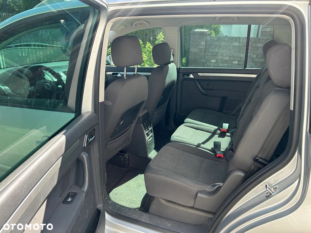 Volkswagen Touran 2.0 TDI Highline - 7