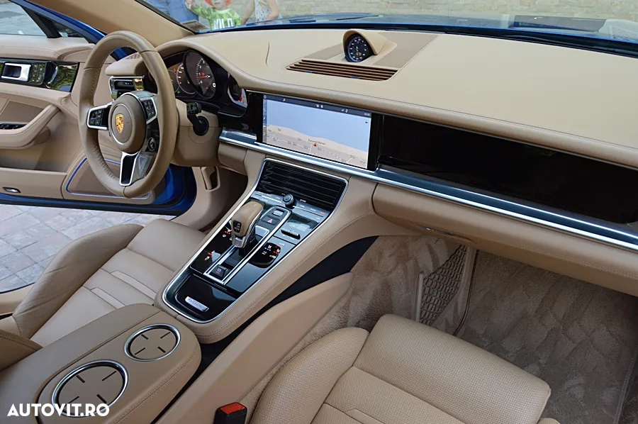 Porsche Panamera 4 - 31