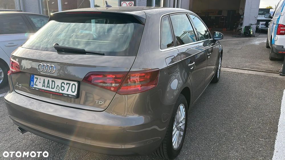 Audi A3 Sportback 1.6 TDI S line Sportpaket - 8