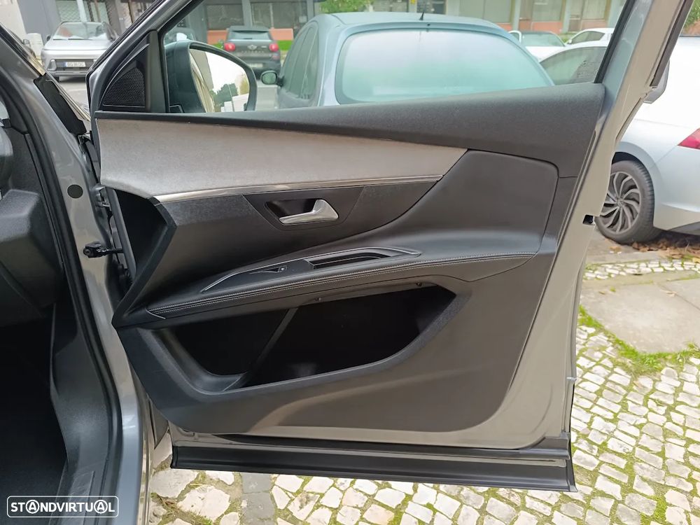 Peugeot 5008 PureTech 130 EAT8 Stop & Start GT - 29