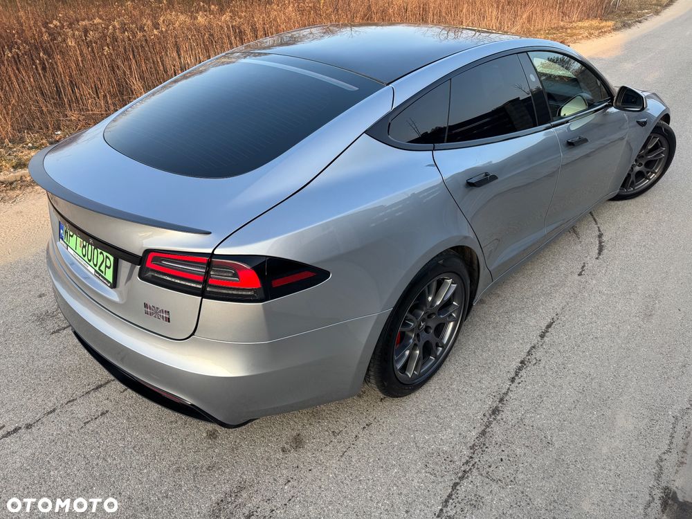 Tesla Model S - 17