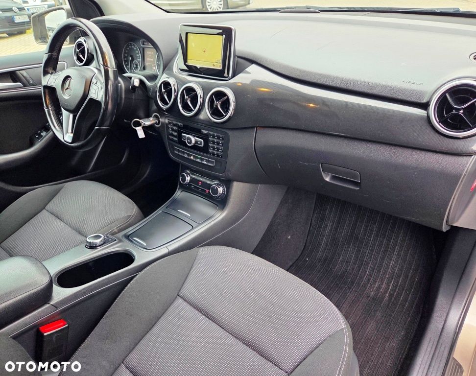 Mercedes-Benz Klasa B 180 CDI (BlueEFFICIENCY) 7G-DCT - 31