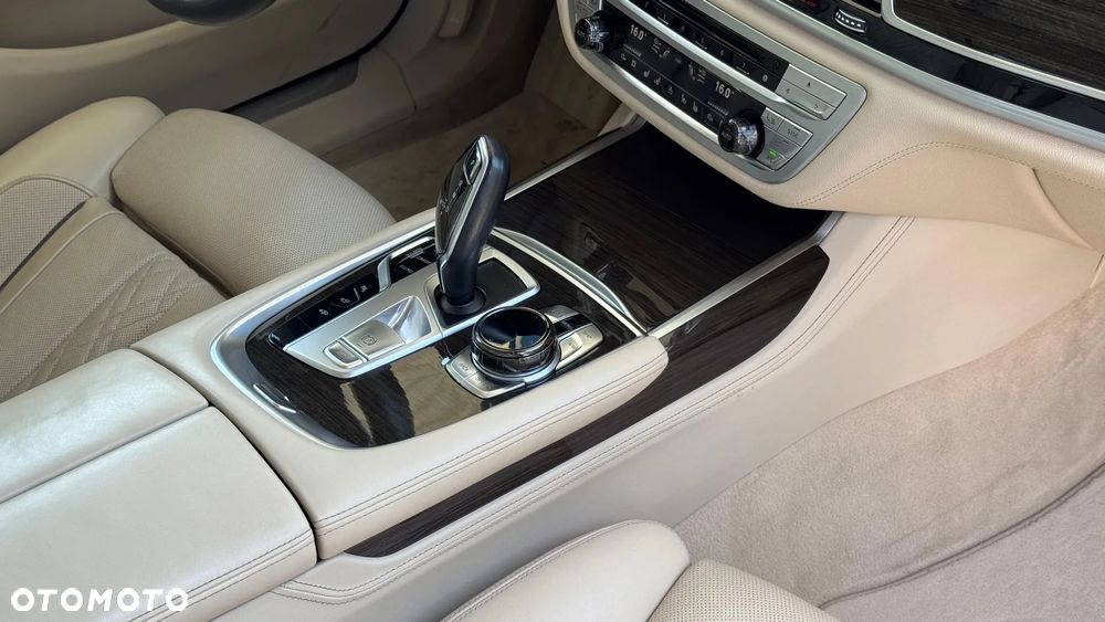 BMW Seria 7 750Li xDrive - 20