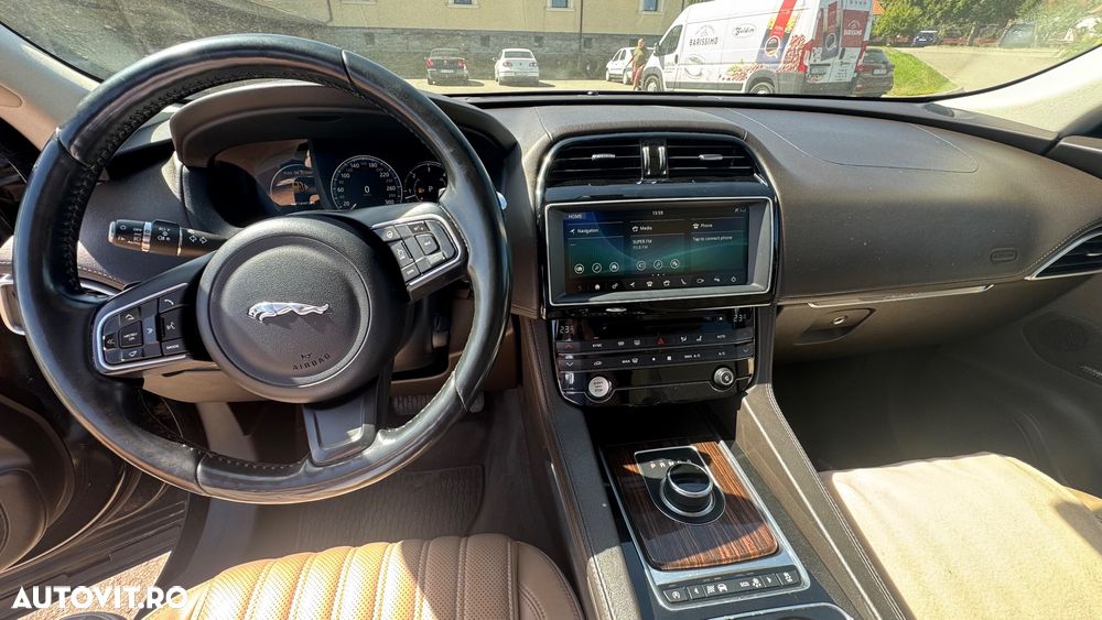 Jaguar F-Pace 3.0 AWD First Edition - 8