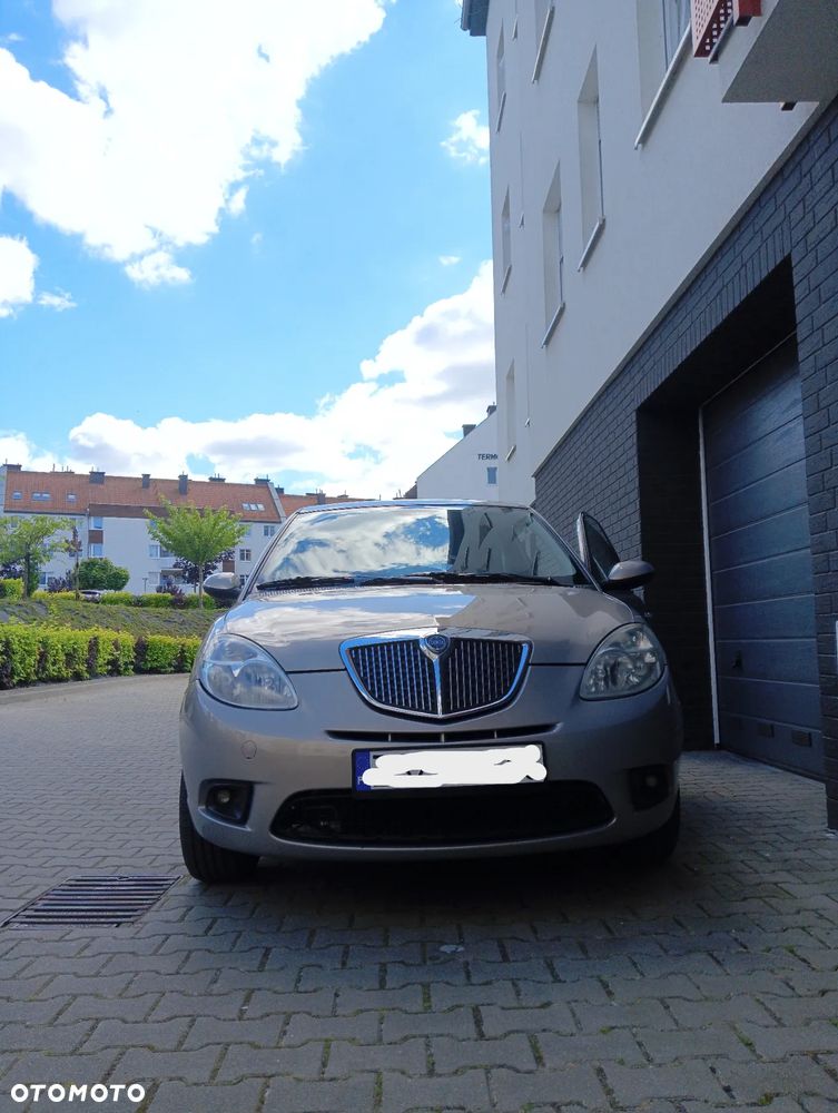 Lancia Ypsilon 1.4 8V Moda Milano (4 os.) - 10