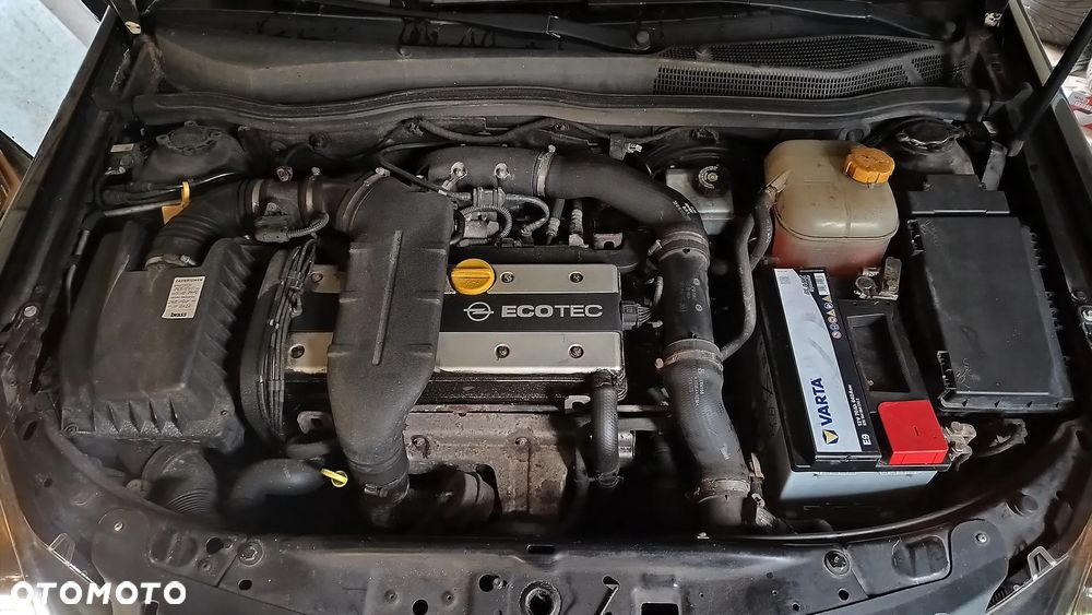 Opel Astra 2.0 T Sport - 14