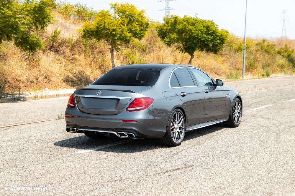 Mercedes-Benz E 63 AMG S 4-Matic+ - 11