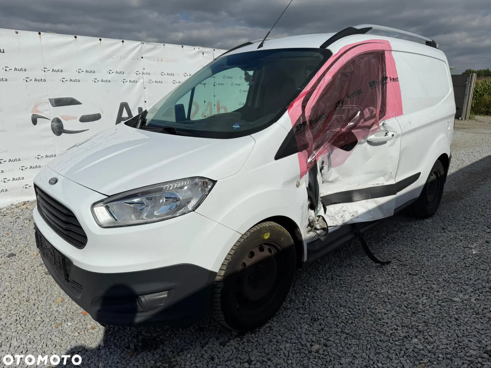 Ford Transit Courier - 4