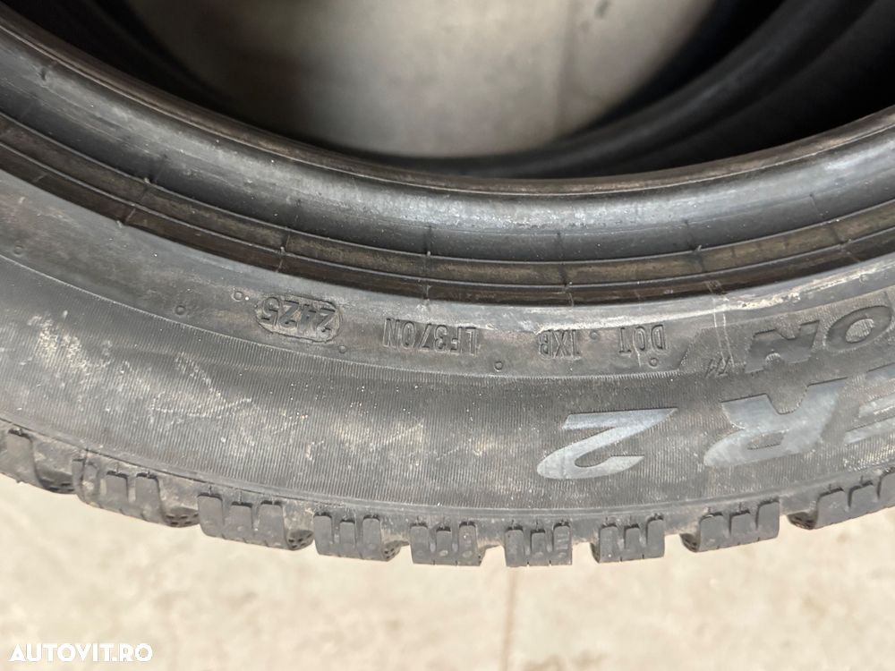 Vând 2 anvelope 235/50/19 Pirelli de iarnă noi - 7
