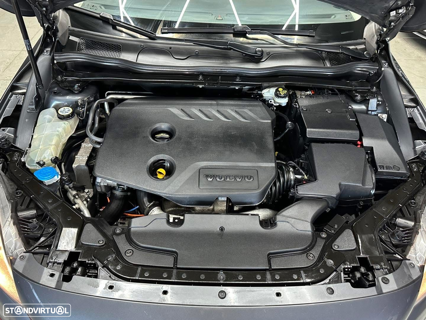 Volvo V40 Cross Country 1.6 D2 Momentum - 28