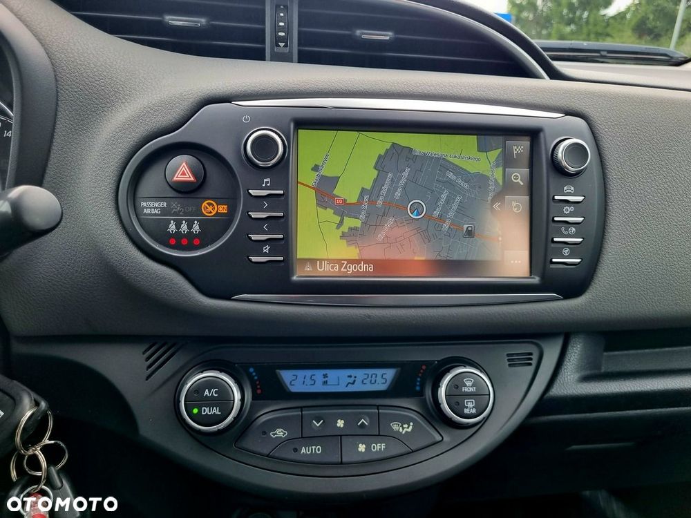 Toyota Yaris Hybrid 100 Active EU6 - 18