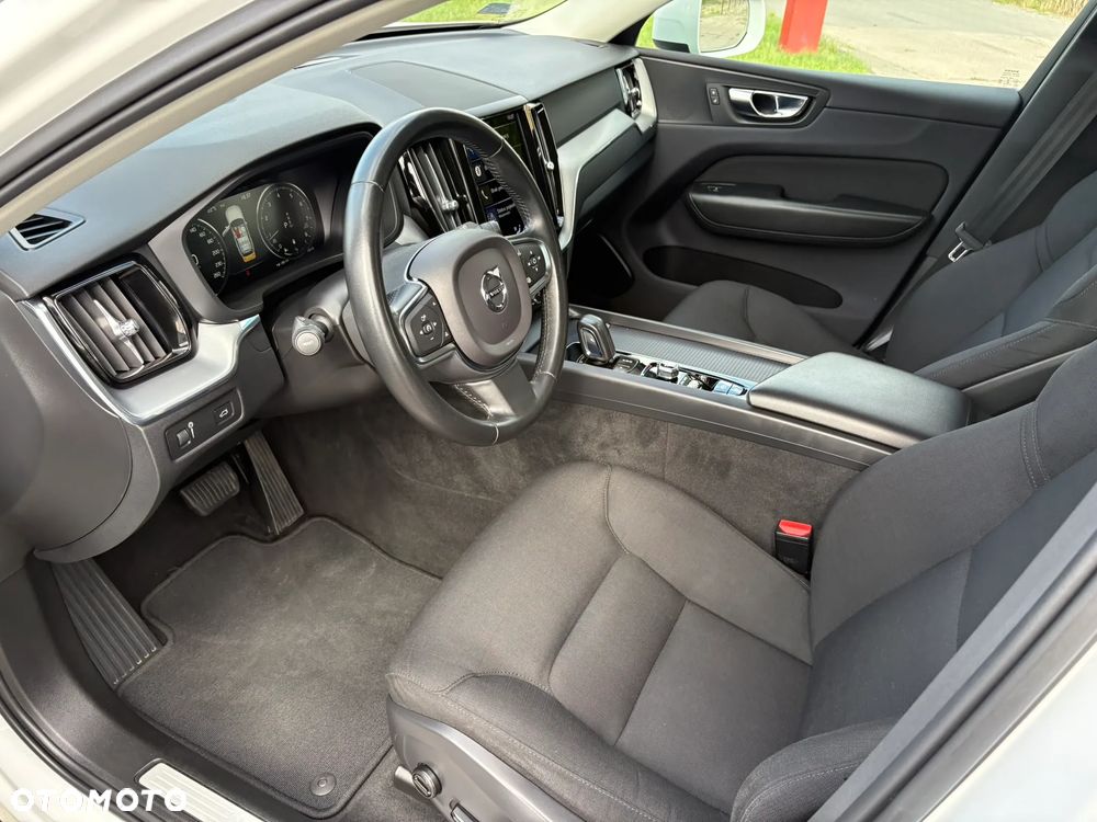 Volvo XC 60 B4 B Momentum - 9