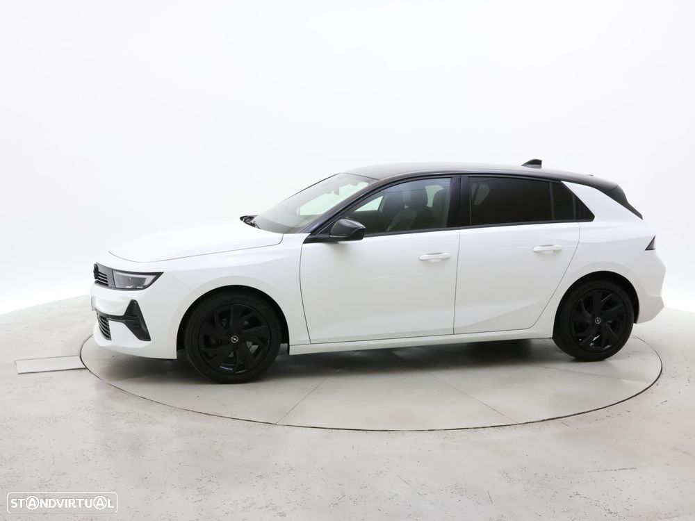 Opel Astra 1.2 T GS - 2