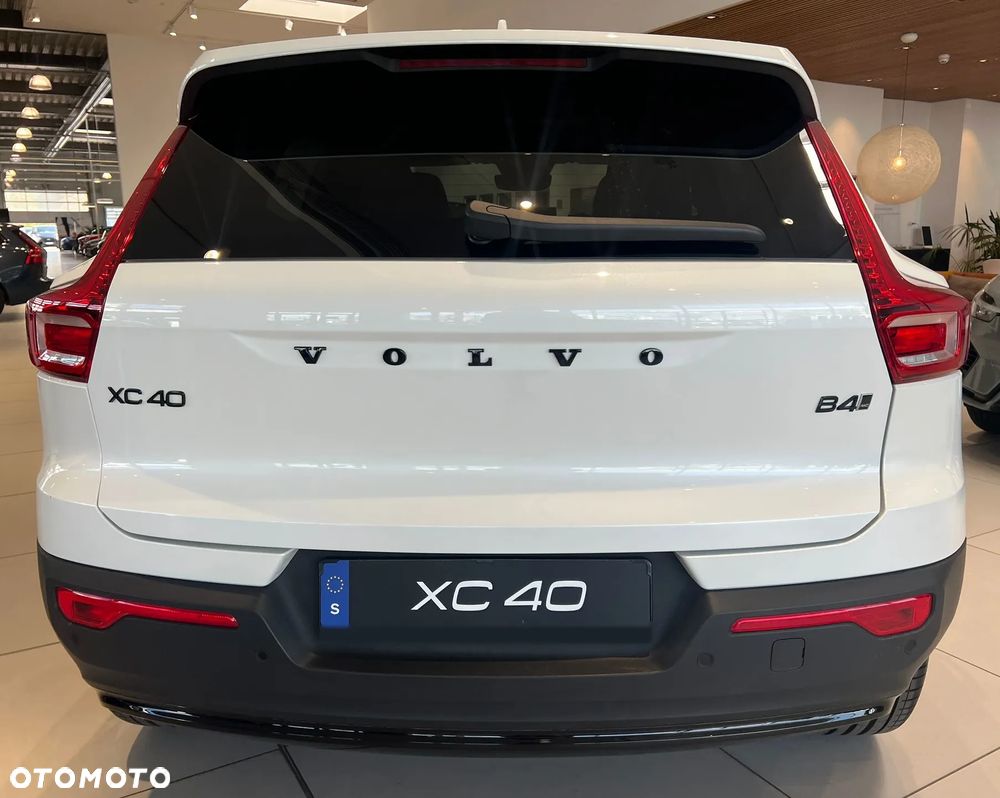 Volvo XC 40 B4 B AWD DKG Ultimate Dark - 16