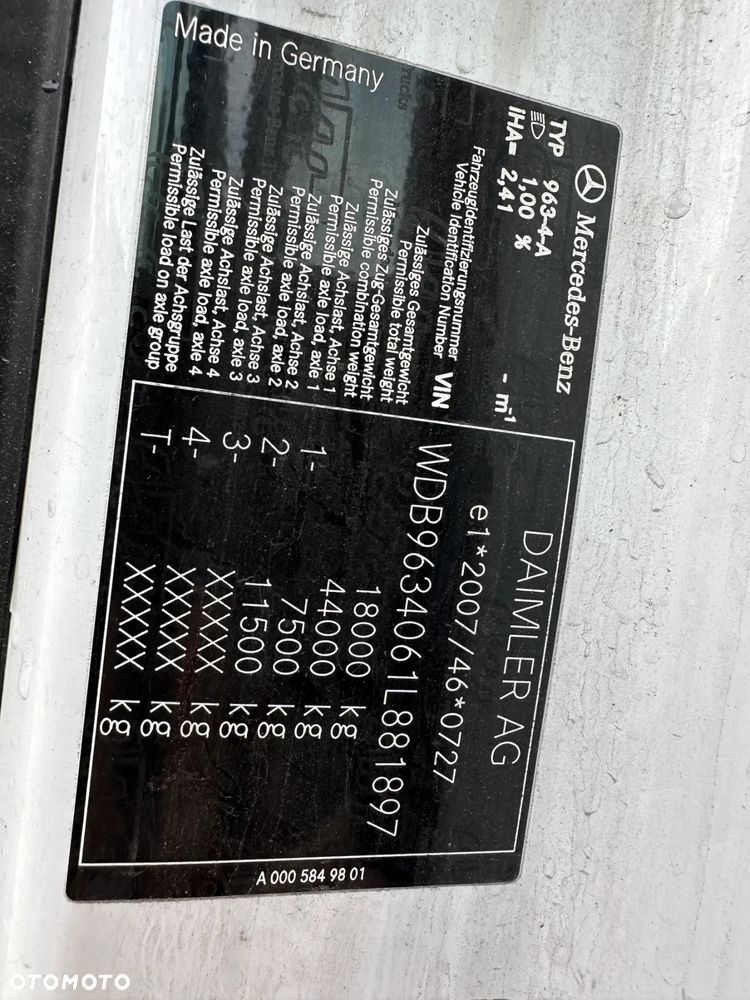 Mercedes-Benz ACTROS MP4 - 25