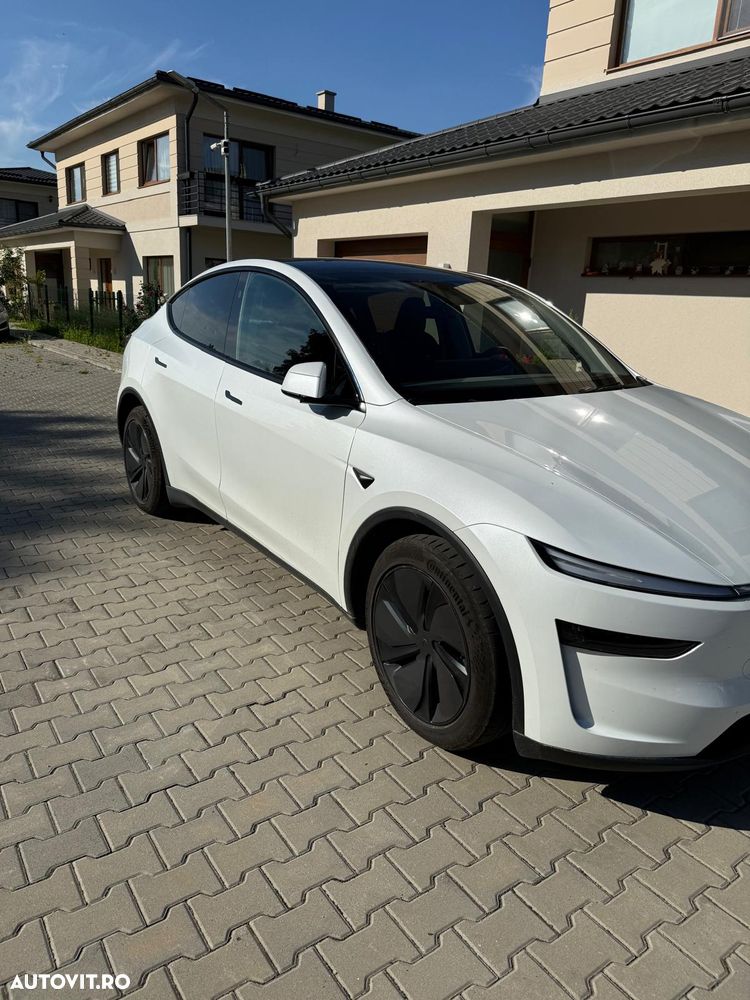 Tesla Model Y Long Range AWD Premium - 2