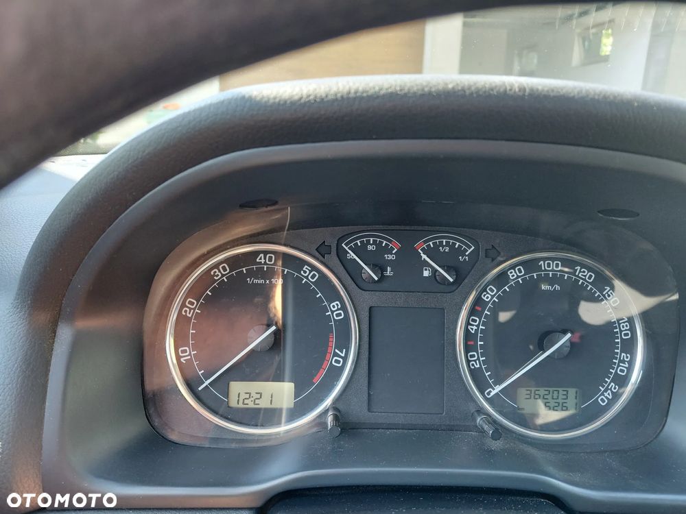 Skoda Octavia 1.6 Ambiente - 8