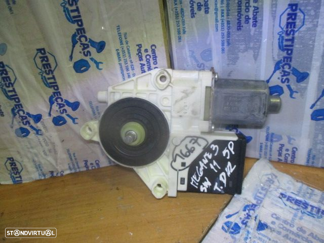 Motor Elevador Vidro 827306548R RENAULT MEGANE 3 SW 2011 TD RENAULT MEGANE 3 FASE 3 2015 1.5DCI 110CV 5P PRETO T DRT RENAULT MEGANE 3 FASE 1 2011 1.9DCI 130CV 5P PRETO T DRT - 4