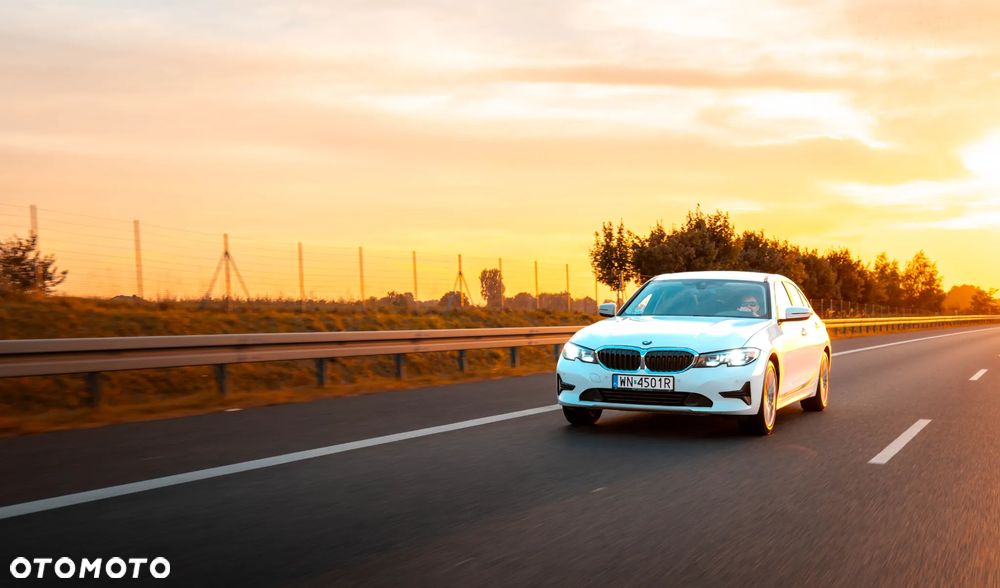 BMW Seria 3 318i - 11